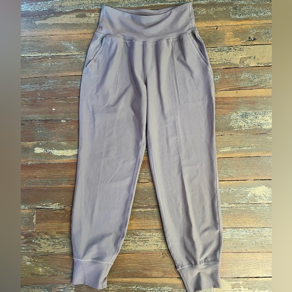 Old Navy High Rise Powersoft Pocket Joggers ~ Size Medium 💚🍄 - Picture 1 of 8